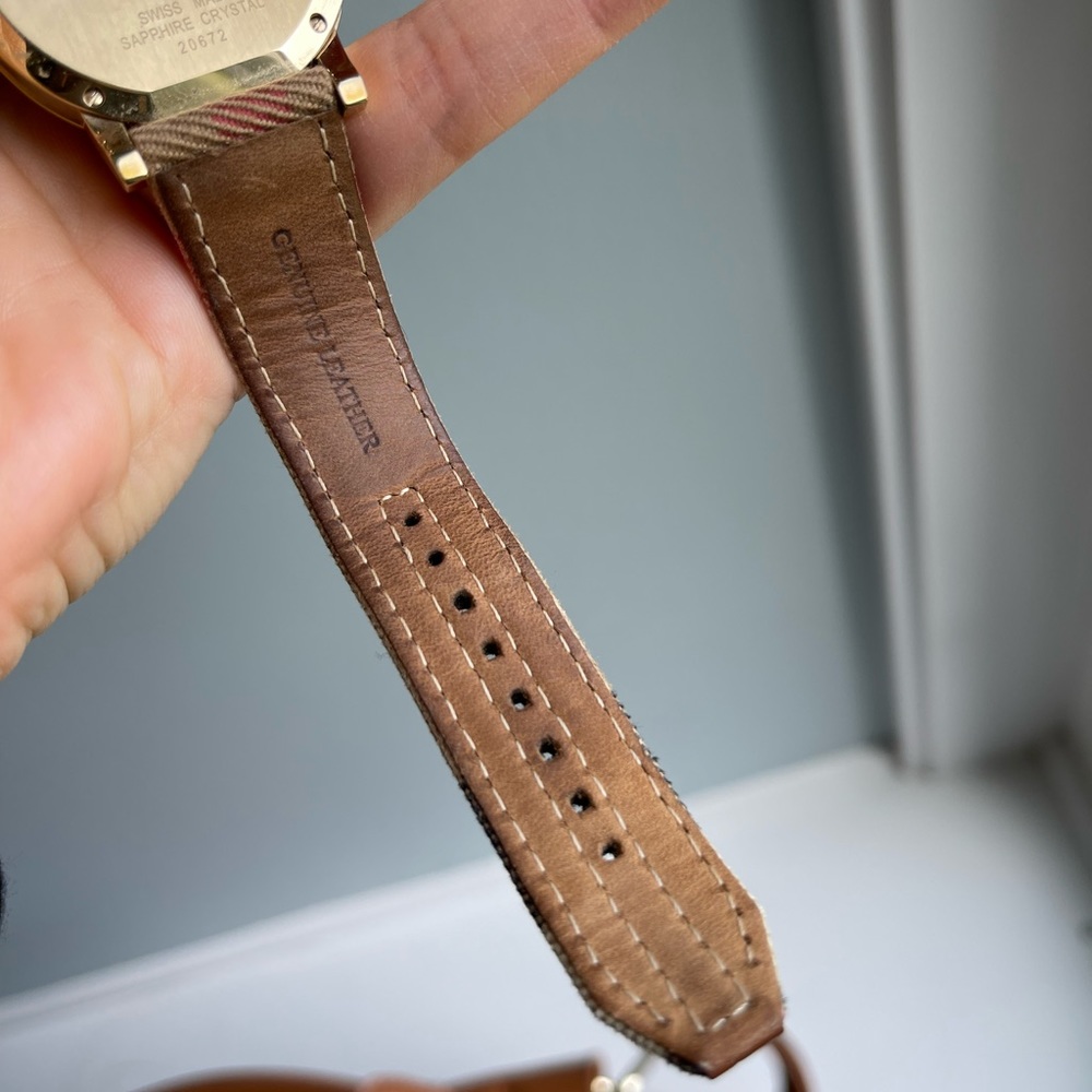authentic Burberry watch - Picture 3 of 5